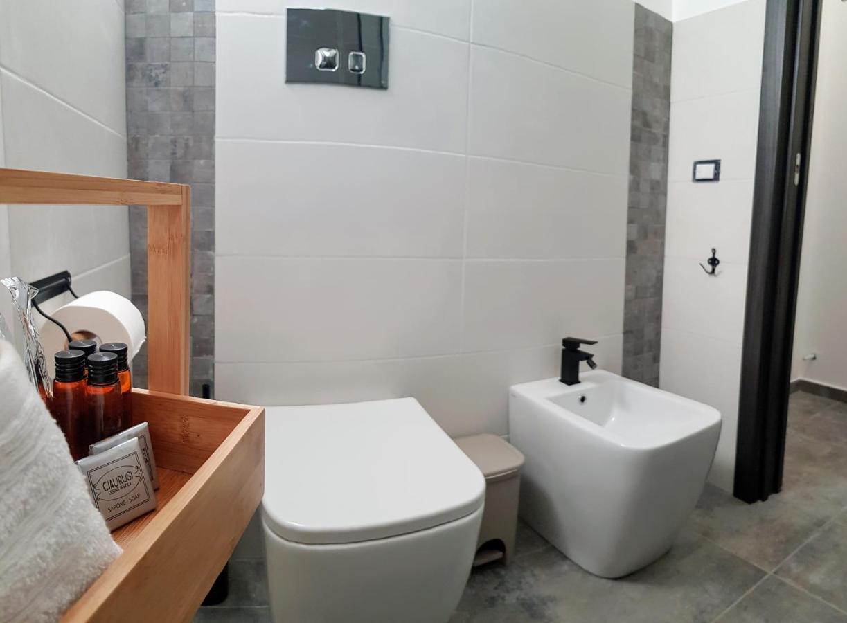 Cavour 45 - Ortigia Apartments Syracuse ภายนอก รูปภาพ