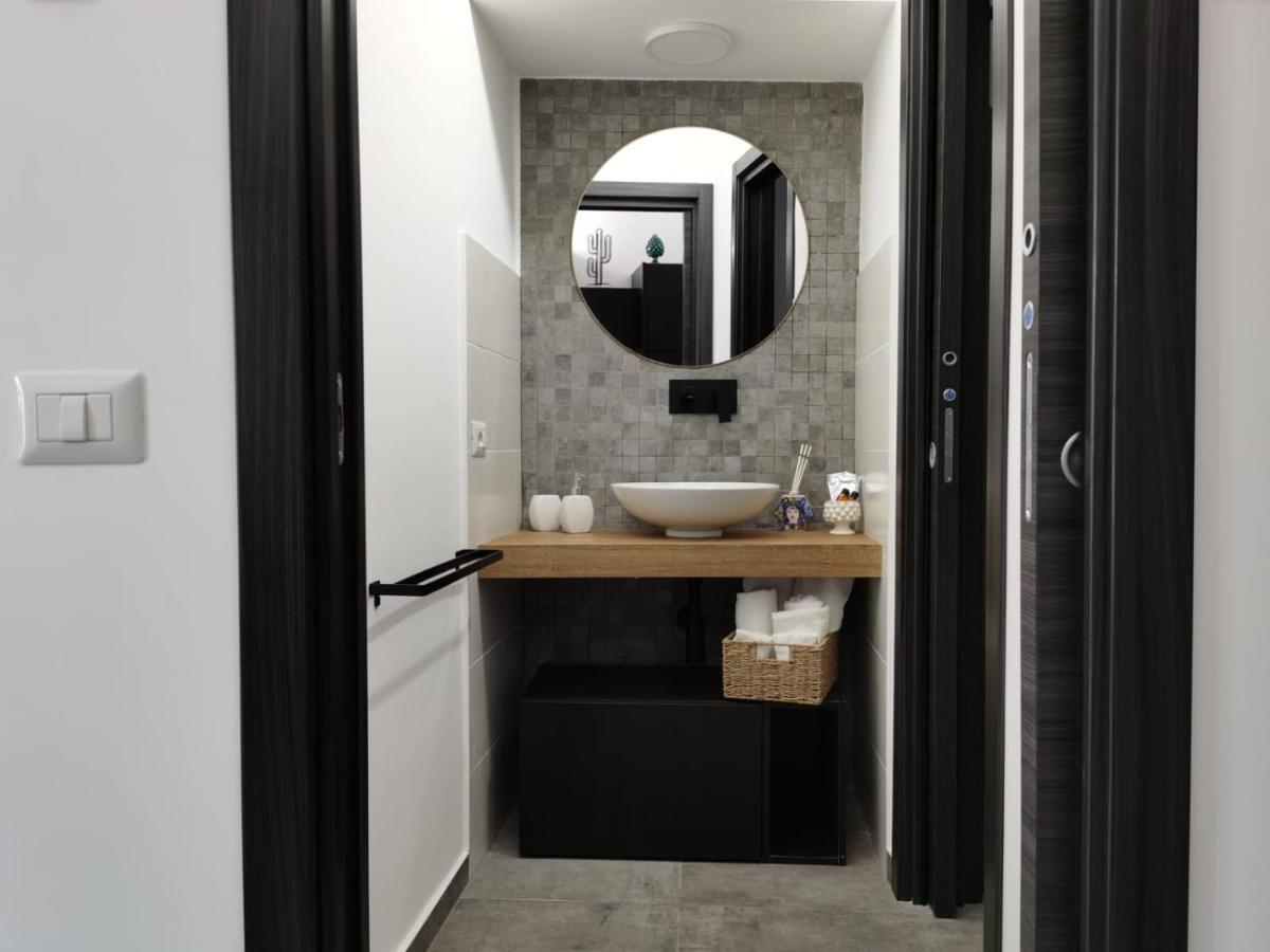 Cavour 45 - Ortigia Apartments Syracuse ภายนอก รูปภาพ