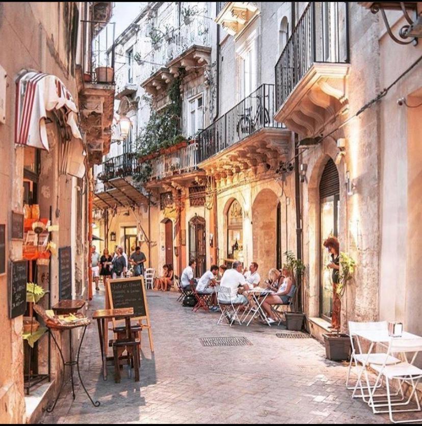 Cavour 45 - Ortigia Apartments Syracuse ภายนอก รูปภาพ